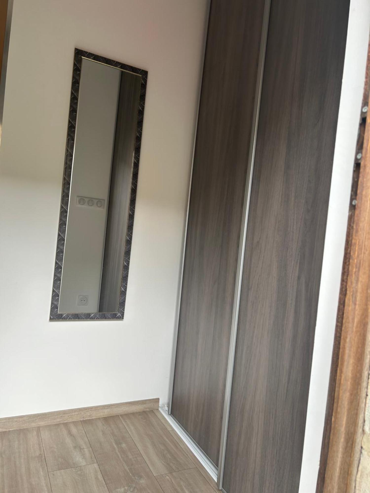 Maison De Neuve Et Moderne *